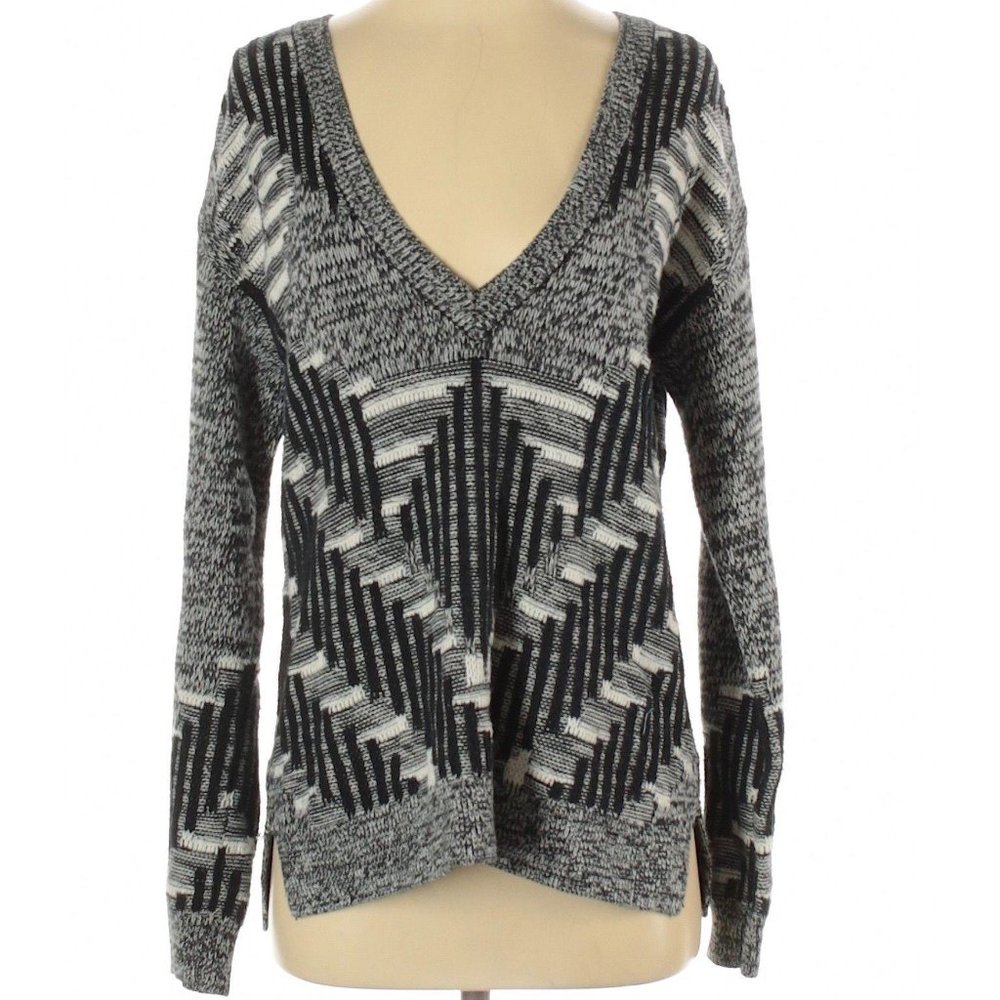Silence + Noise Anthro v-neck‎ sweater sz M